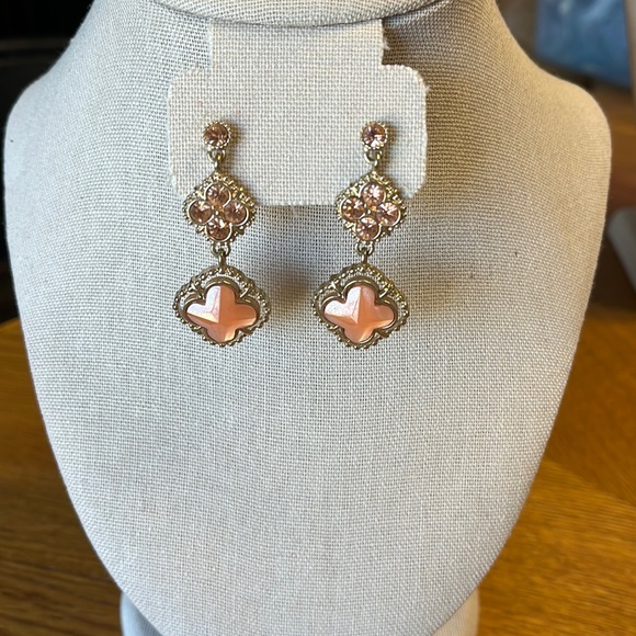 Fashion Jewelry Jewelry - ✨ 3/$15 ✨ Gold Tone Dangle Fashion Earrings With Peach Colored Accents